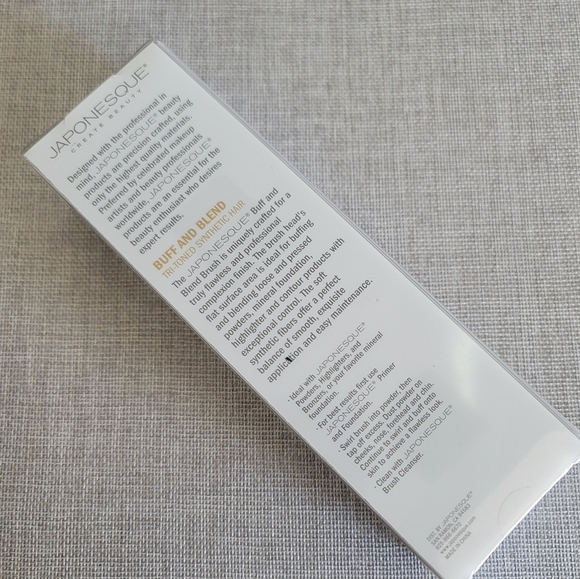 New Japonesque Professional Buff and Blend Makeup Cosmetic Brush - Picture 4 of 4